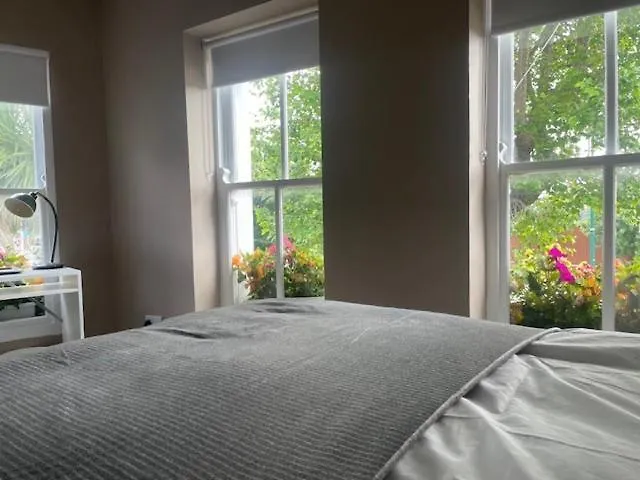 The Merry Cobbler Szálloda *